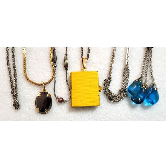 6 Pc Lot Vintage Necklaces Decorative Chains Pendants Silvertone Goldtone - Picture 2 of 5